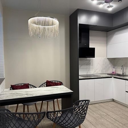 Lux Apartment & Центр,Жк Театральний Rivne Buitenkant foto
