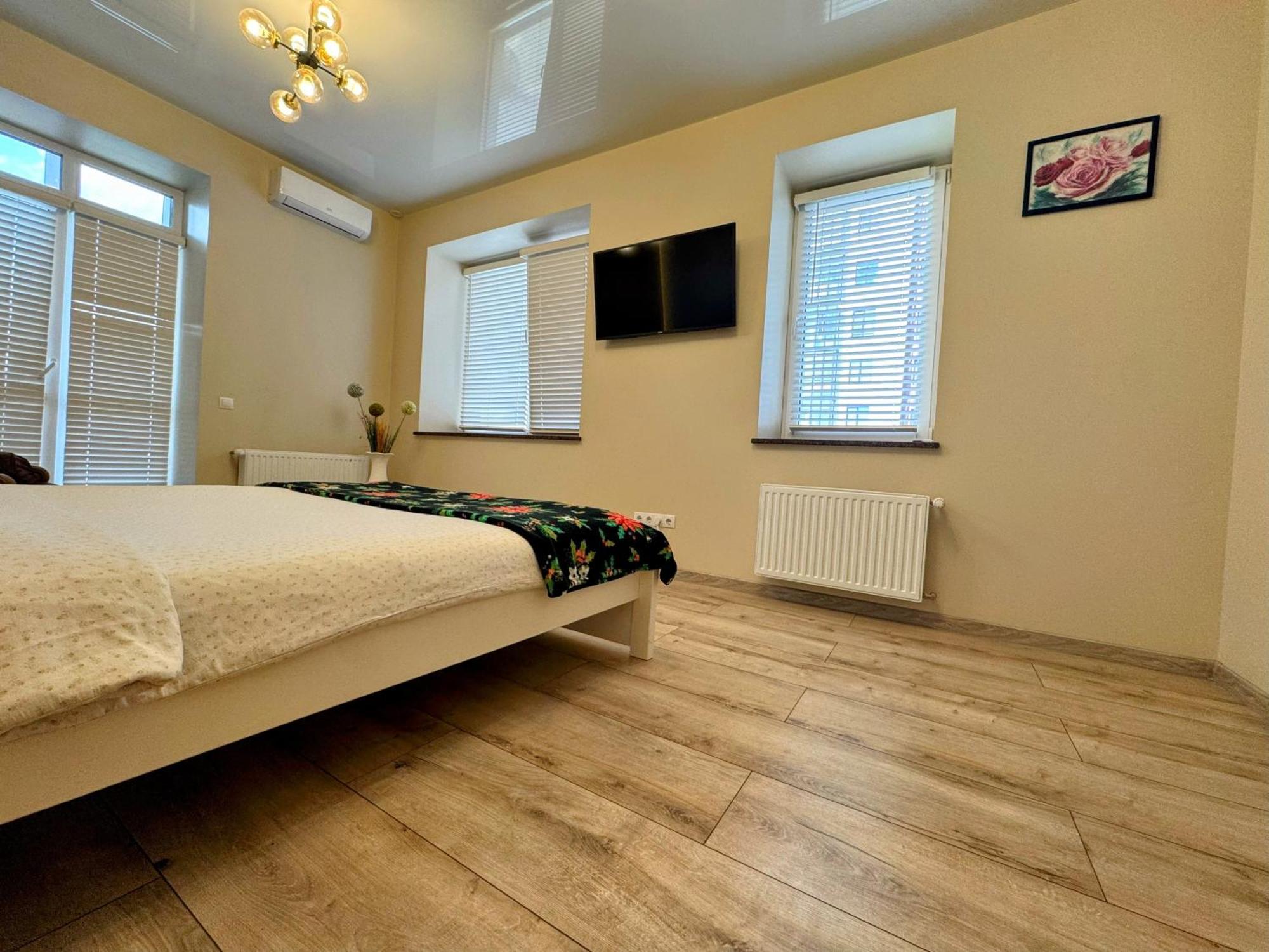 Lux Apartment & Центр,Жк Театральний Rivne Buitenkant foto