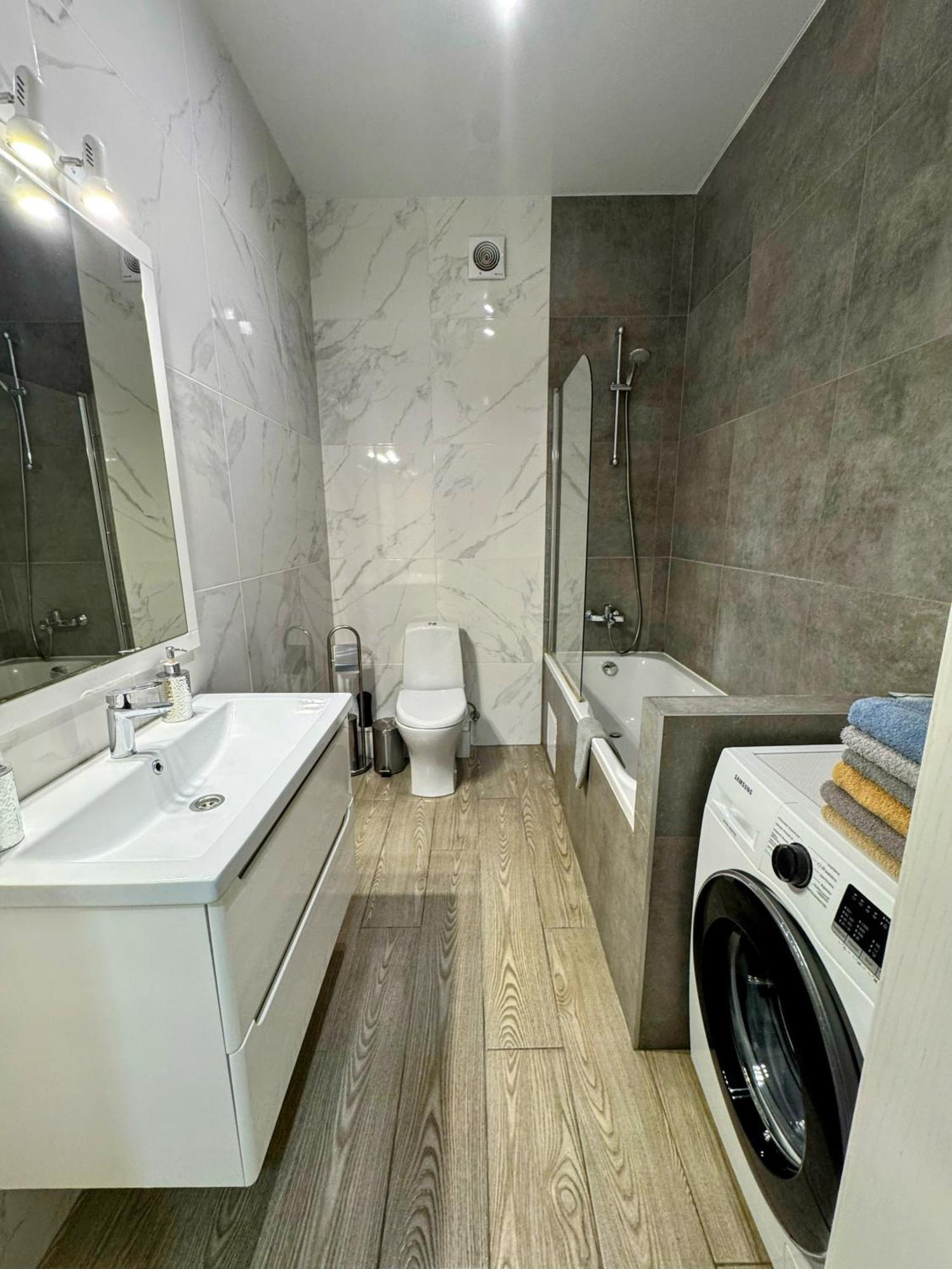Lux Apartment & Центр,Жк Театральний Rivne Buitenkant foto